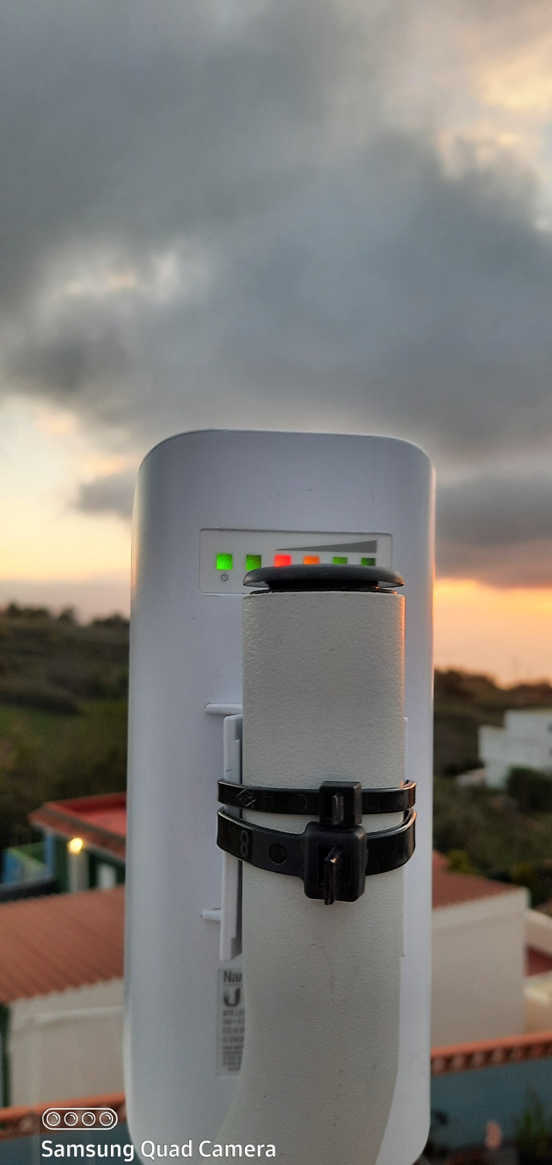 Ubiquiti_nanostation1.jpg